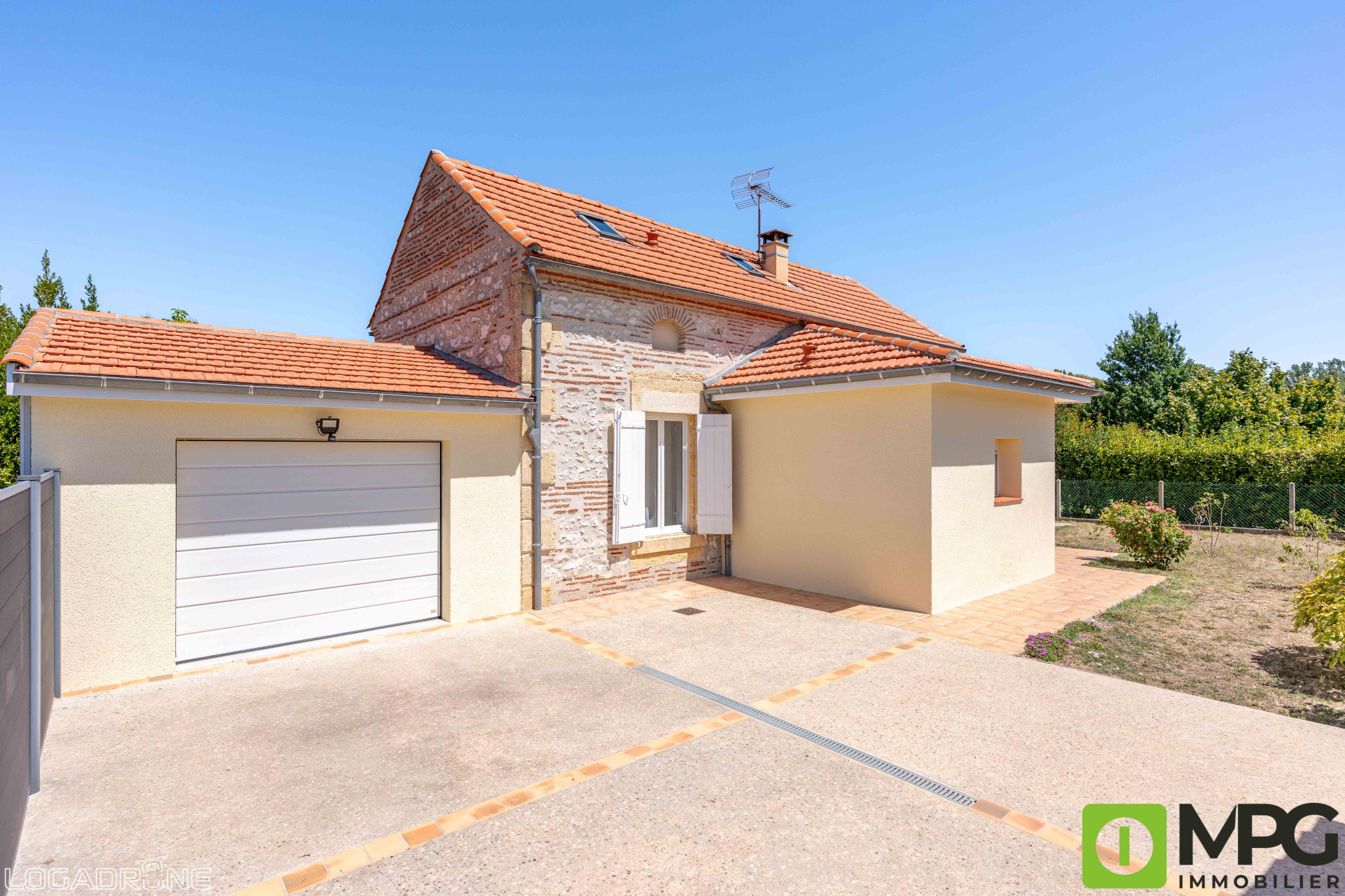SAINTE LIVRADE SUR LOT, maison en pierres F4 entièrement res