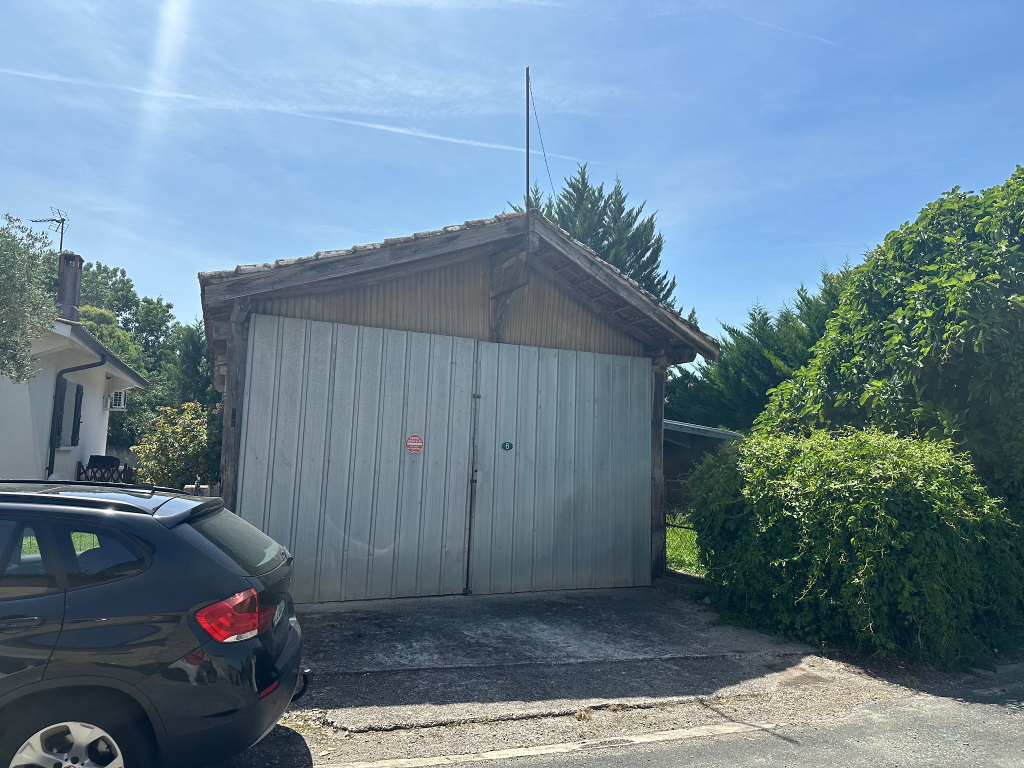 À vendre à la Sauvetat-sur-Lède garage dans le village avec