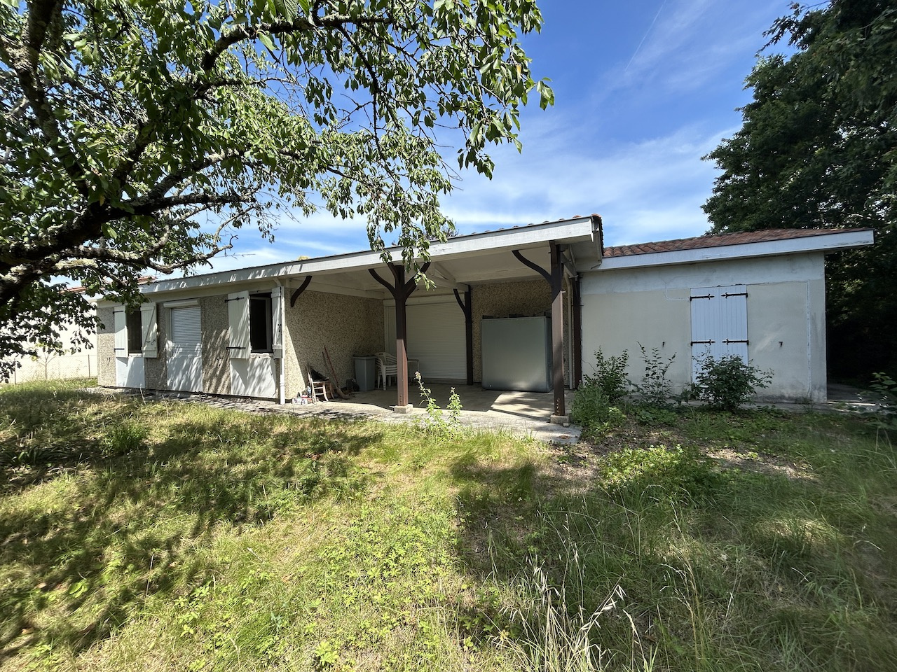 Maison de plain-pied , trois chambres avec un studio