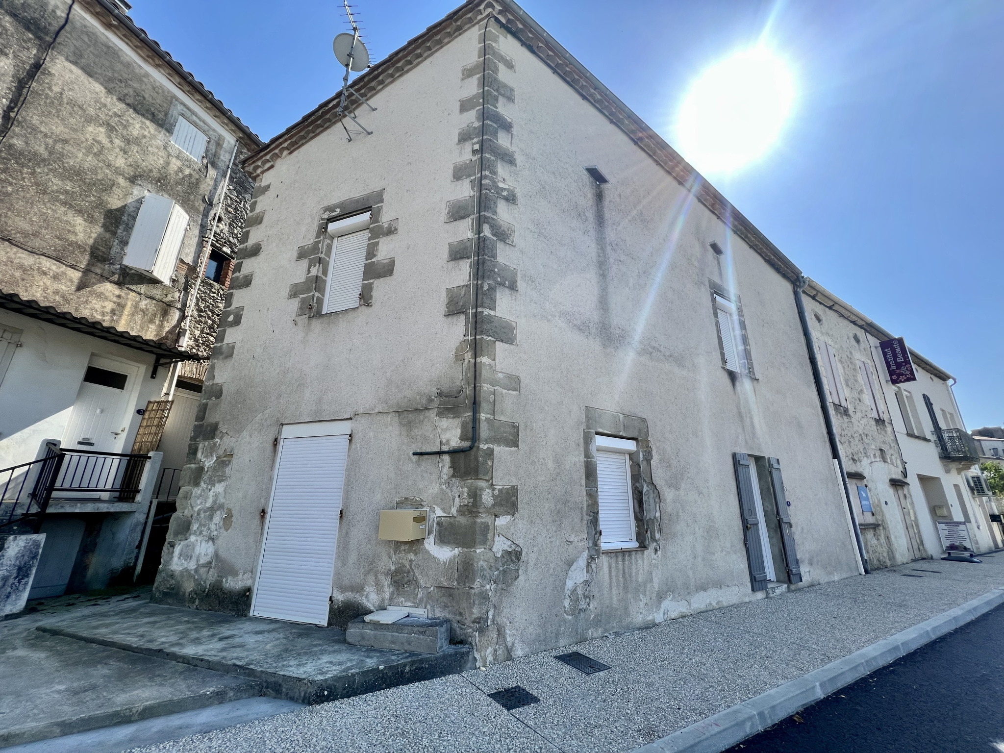 CANCON, maison de village de 71 m2 avec deux chambres.