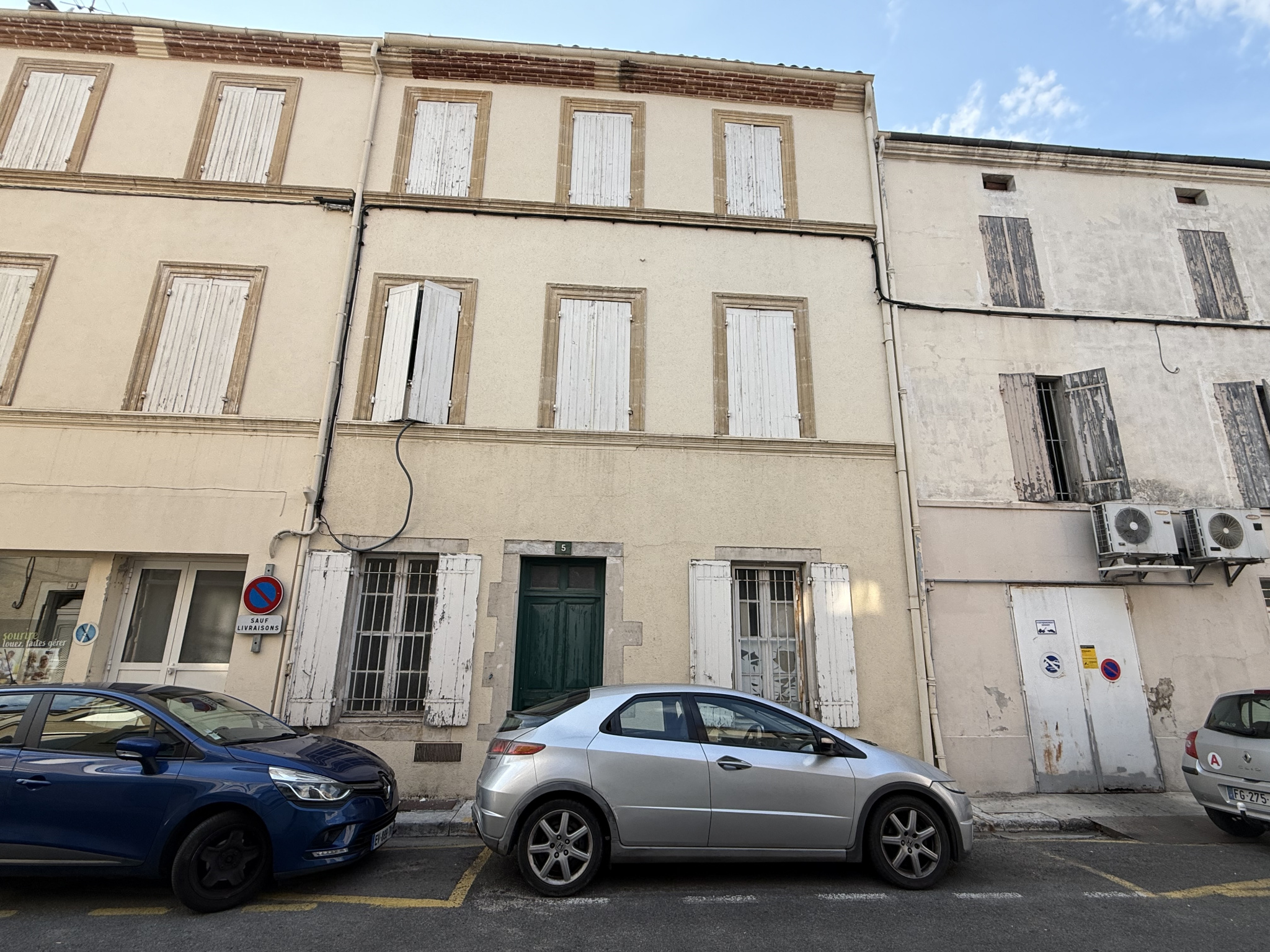 VILLENEUVE-SUR-LOT, maison de ville entièrement à restaurer (possibilité de créer 3 logements)