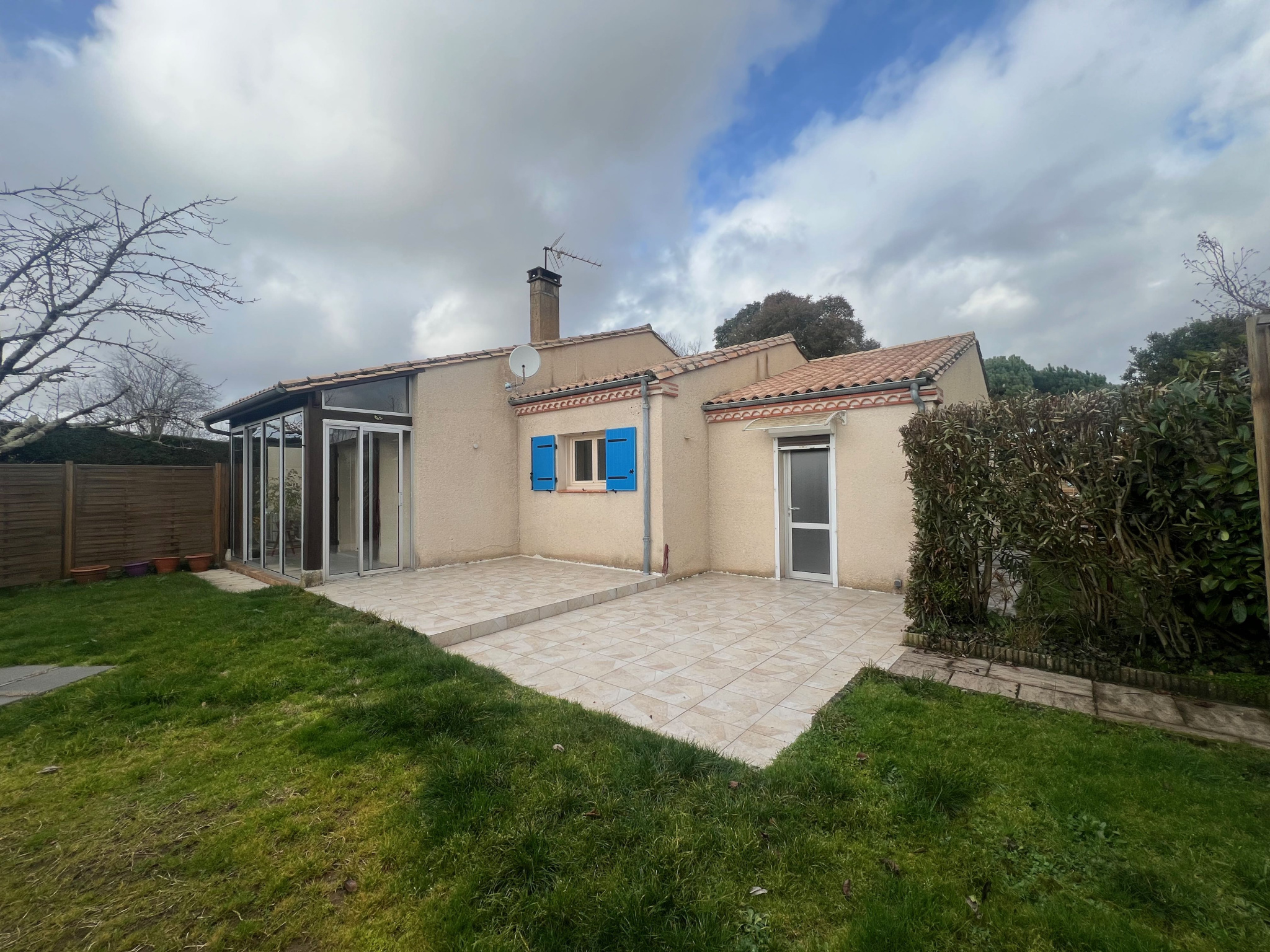 Maison de plain-pied 3 chambres jardin.
