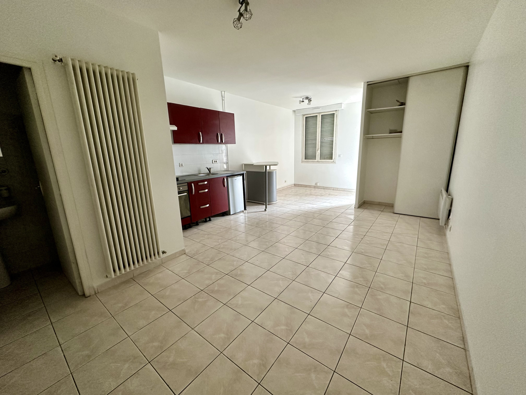 A VILLENEUVE SUR LOT, STUDIO 32,84m2